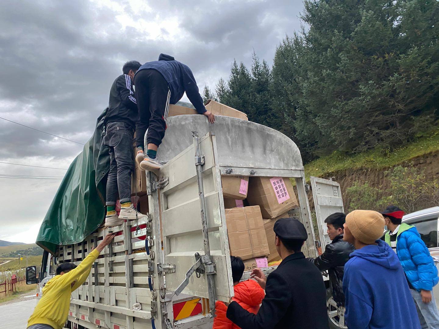 天津邢硕牧业中介服务有限公司公益回顾丨家国同欢月同圆 温暖满载甘孜州(图5) 天津邢硕牧业中介服务有限公司公益回顾丨家国同欢月同圆 温暖满载甘孜州(图5)