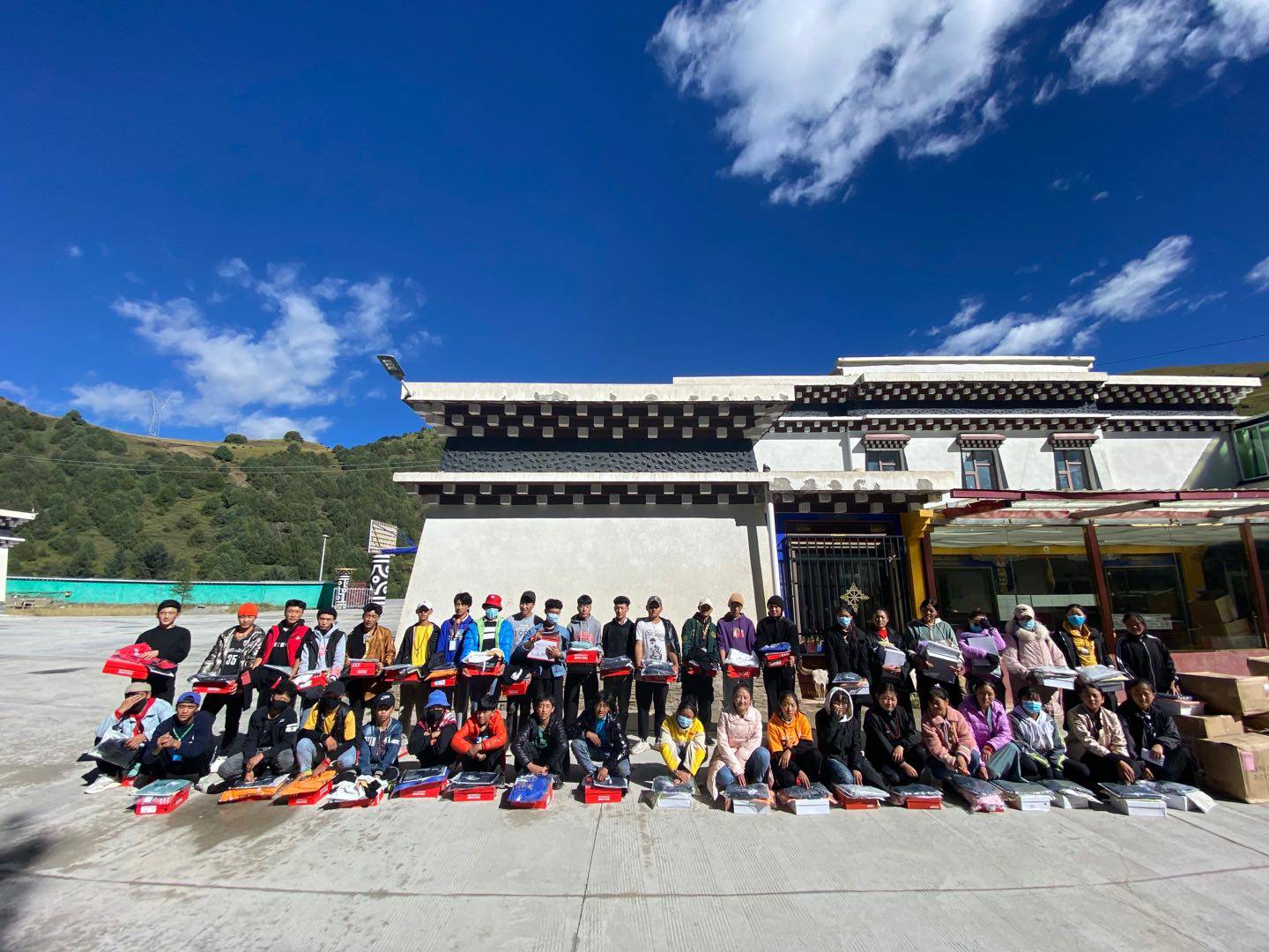天津邢硕牧业中介服务有限公司公益回顾丨家国同欢月同圆 温暖满载甘孜州(图8) 天津邢硕牧业中介服务有限公司公益回顾丨家国同欢月同圆 温暖满载甘孜州(图8)